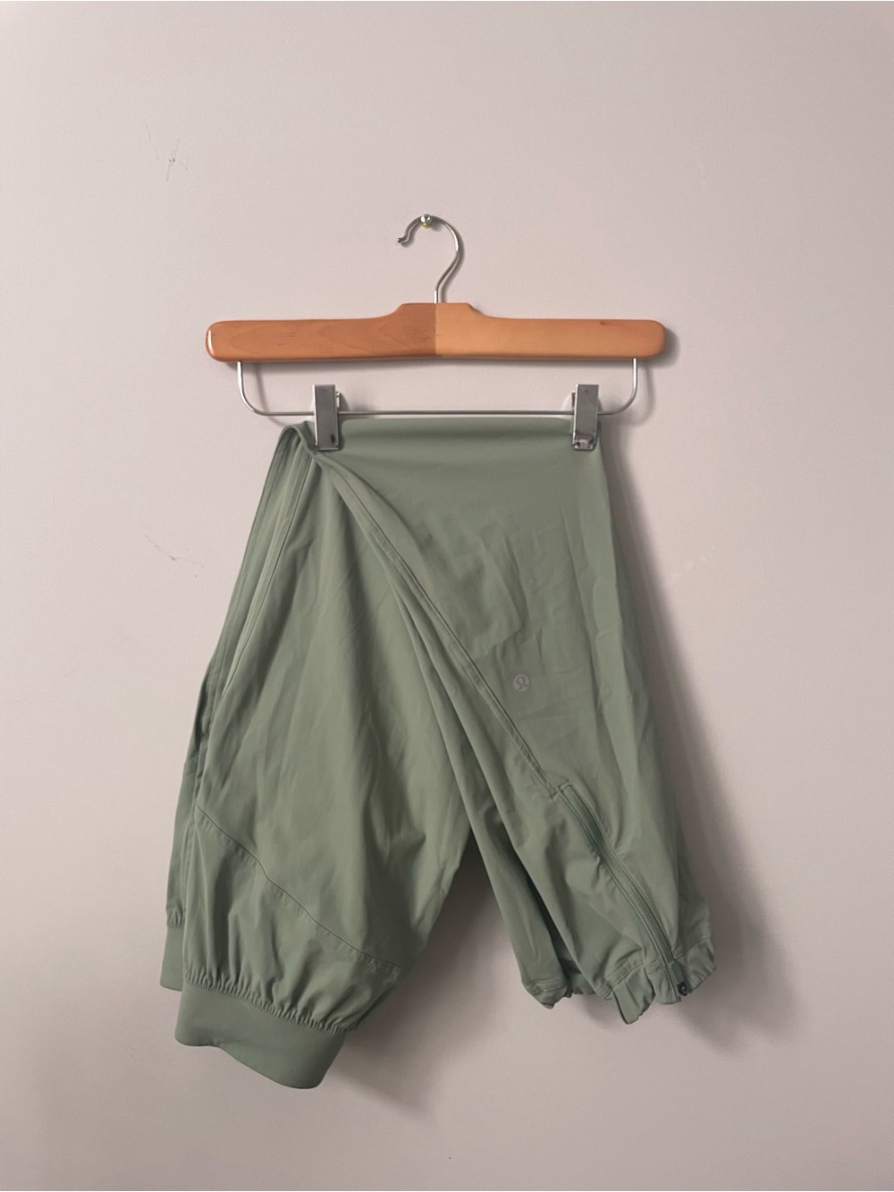 Lululemon Light Sage Joggers • Women’s 2